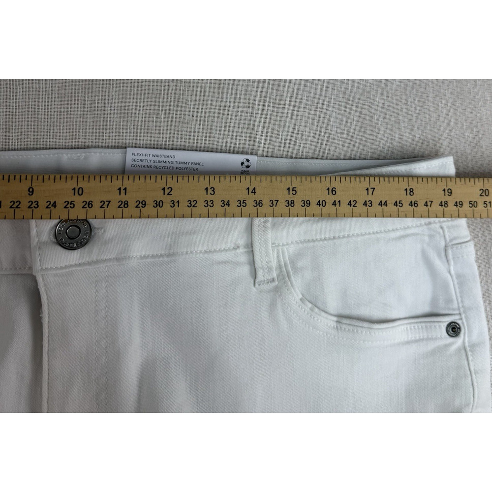 NWT Liz Claiborne Sara Short Mid Rise Bermuda Shorts Sz 16 White Slimming Flex - Picture 5 of 9
